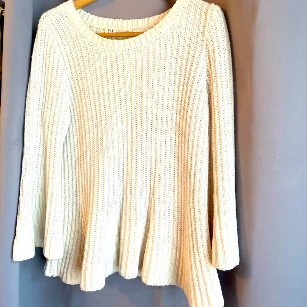 GAP cream heavy cable knit sweater